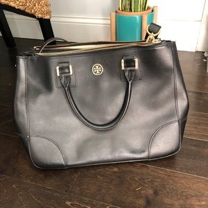 Tory Burch Robinson Purse in great condition